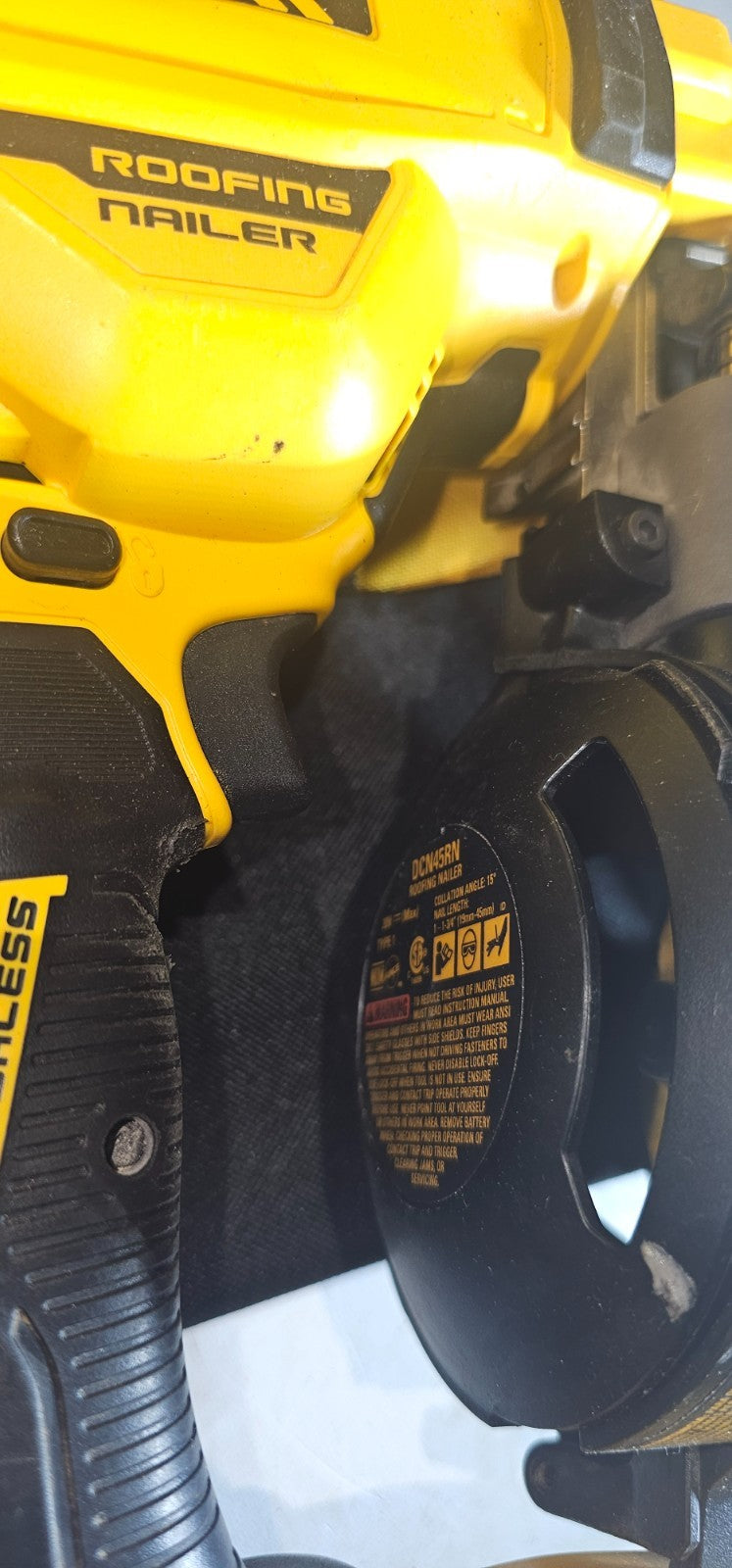 DEWALT DCN45R 18V XR Cordless Roofing Coil Nail Gun BAG AND CHARGE9