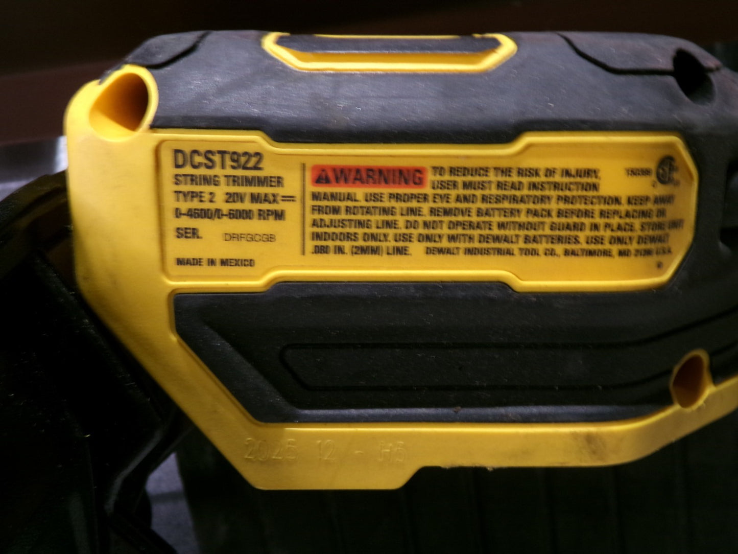 DEWALT DCST922B 20V MAX 14 inch Cordless Folding String Trimmer3