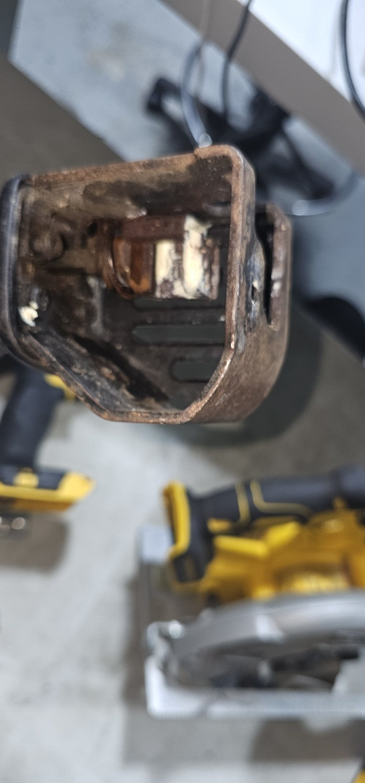 7673590