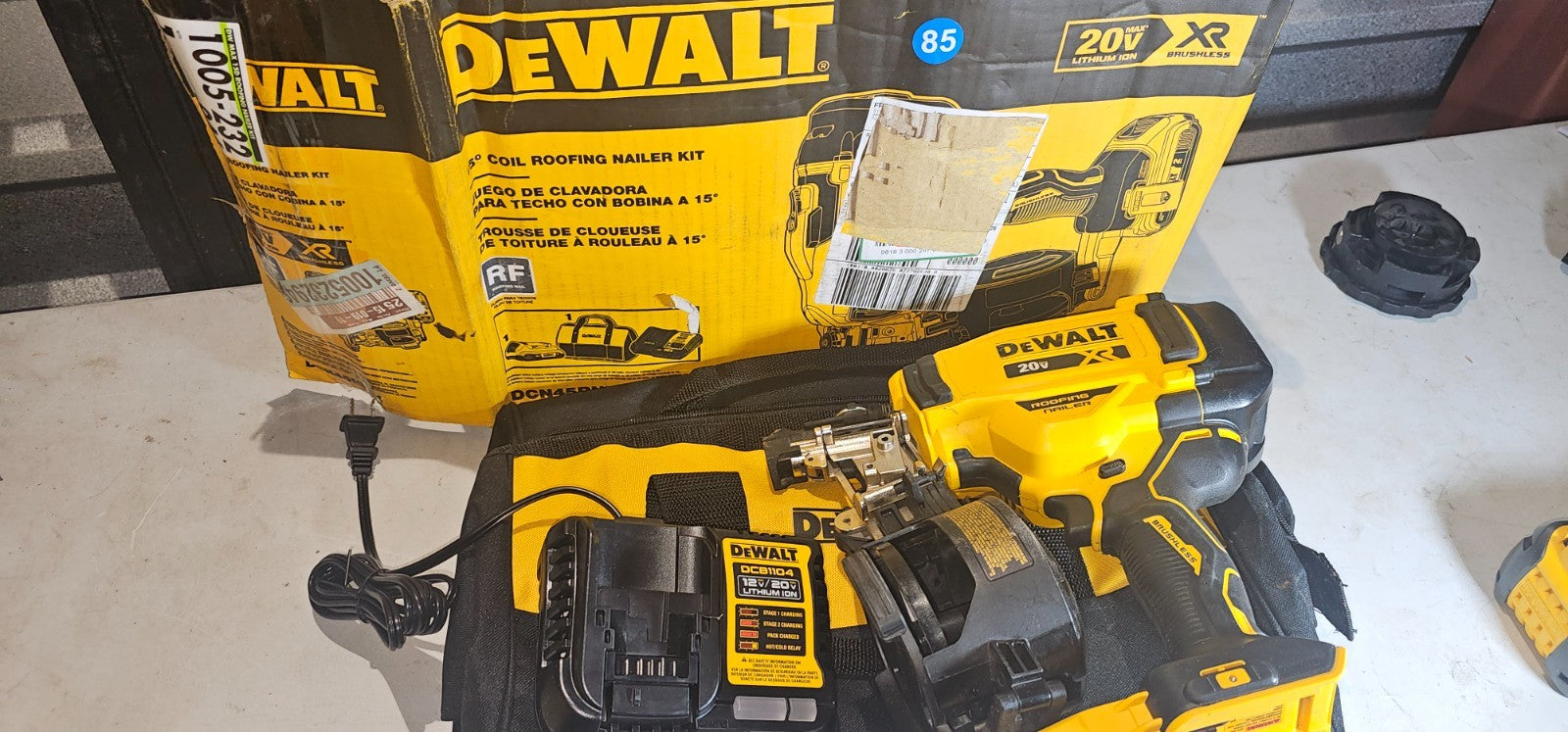 DEWALT DCN45R 18V XR Cordless Roofing Coil Nail Gun BAG AND CHARGE1