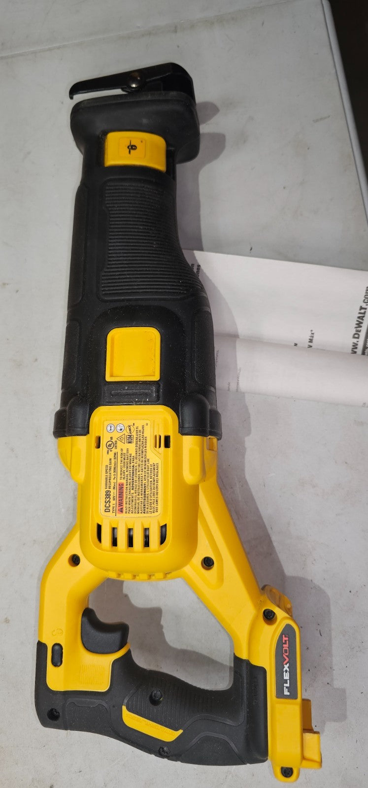 DeWalt DCS389 60V MAX* Brushless Cordless Reciprocating Saw1