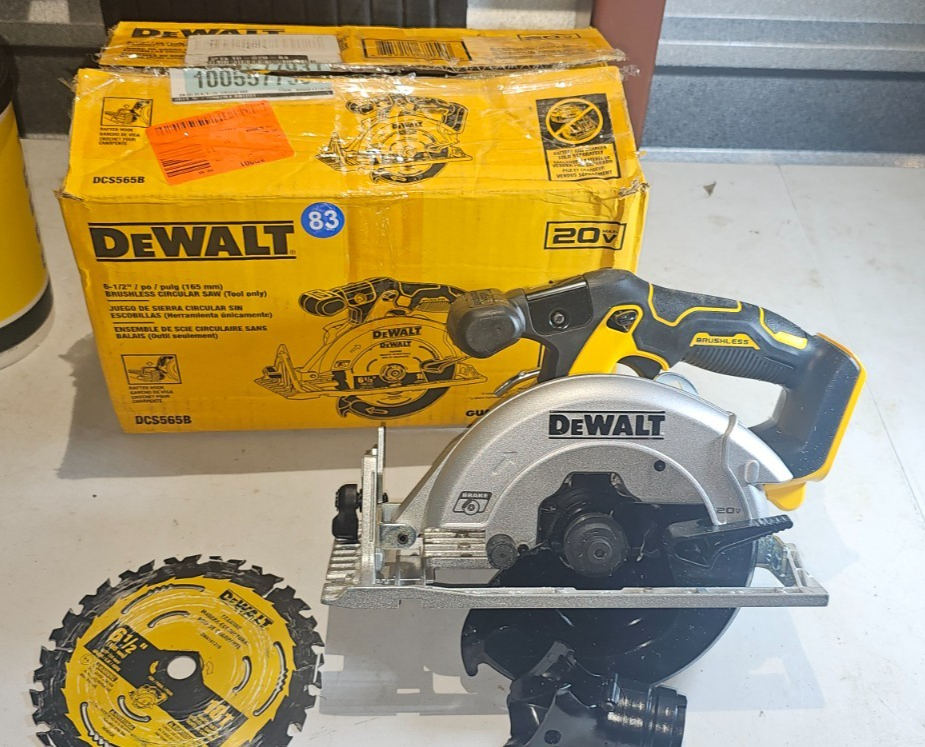 DEWALT DCS565 20V MAX* XR 61/2 in Brushless Cordless Circular Saw (Tool Only)1