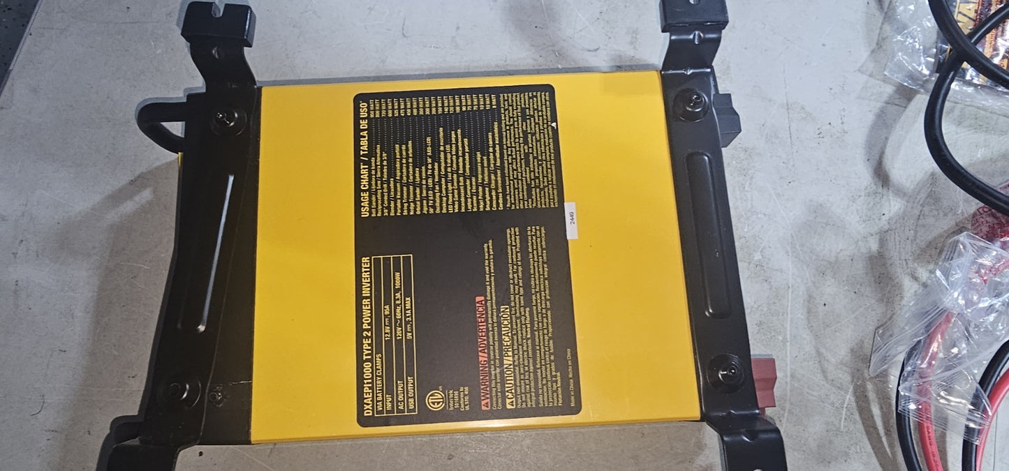 DEWALT 1000Watt Portable Car Power Inverter2