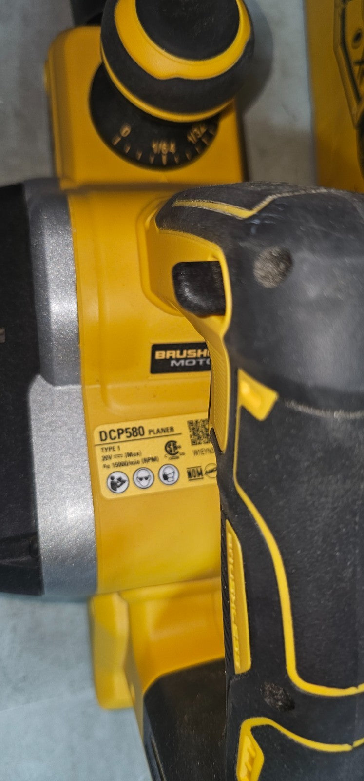 DEWALT 20v Max Wireless Handheld Planer (DCP580)4