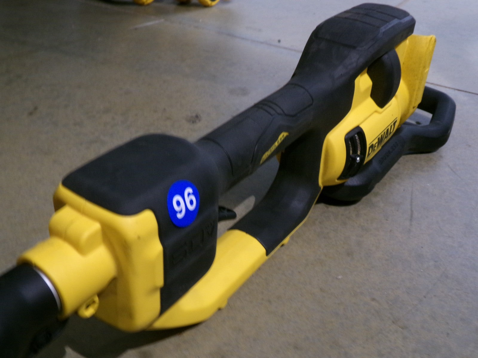 DEWALT 60V MAX 10 in. Cordless Telescoping Pole Saw (Tool Only ) DCPS6713