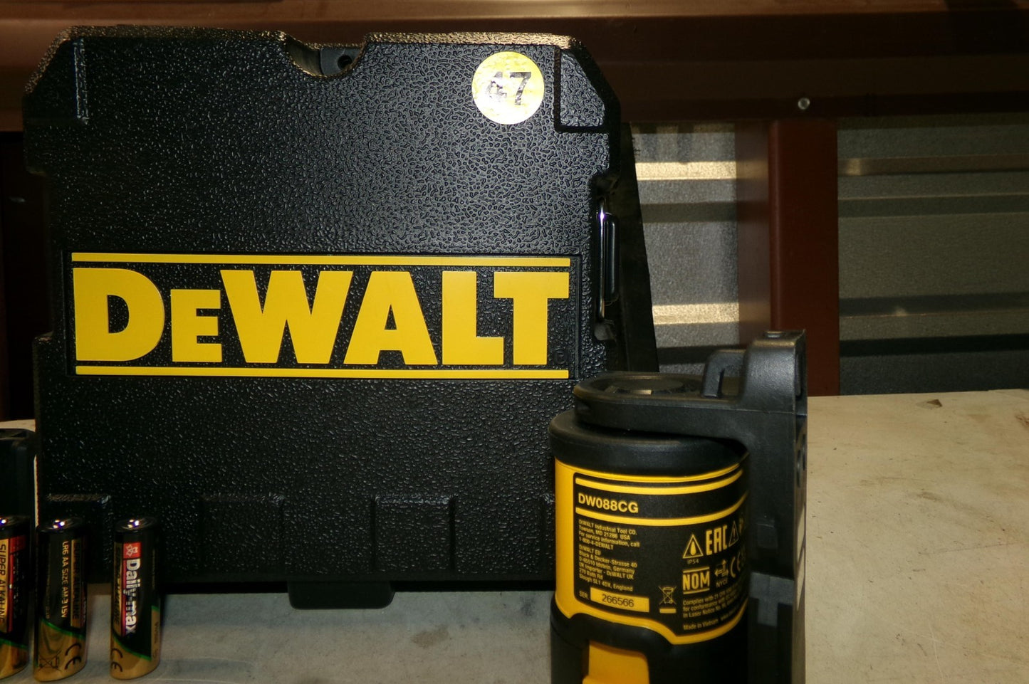DEWALT DW088CG Green SelfLevelling Cross Line Laser 471