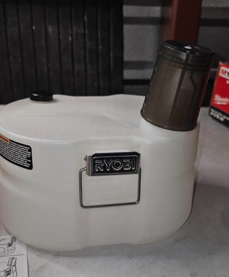 RYOBI ONE+ 18V Chemical Sprayer 1 Gal. Replacement Tank2