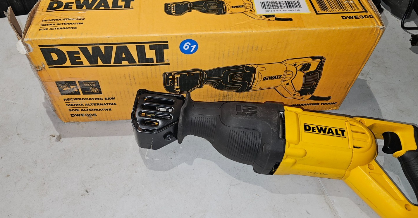Dewalt DWE305 12 Amp Reciprocating Saw Tool Only1