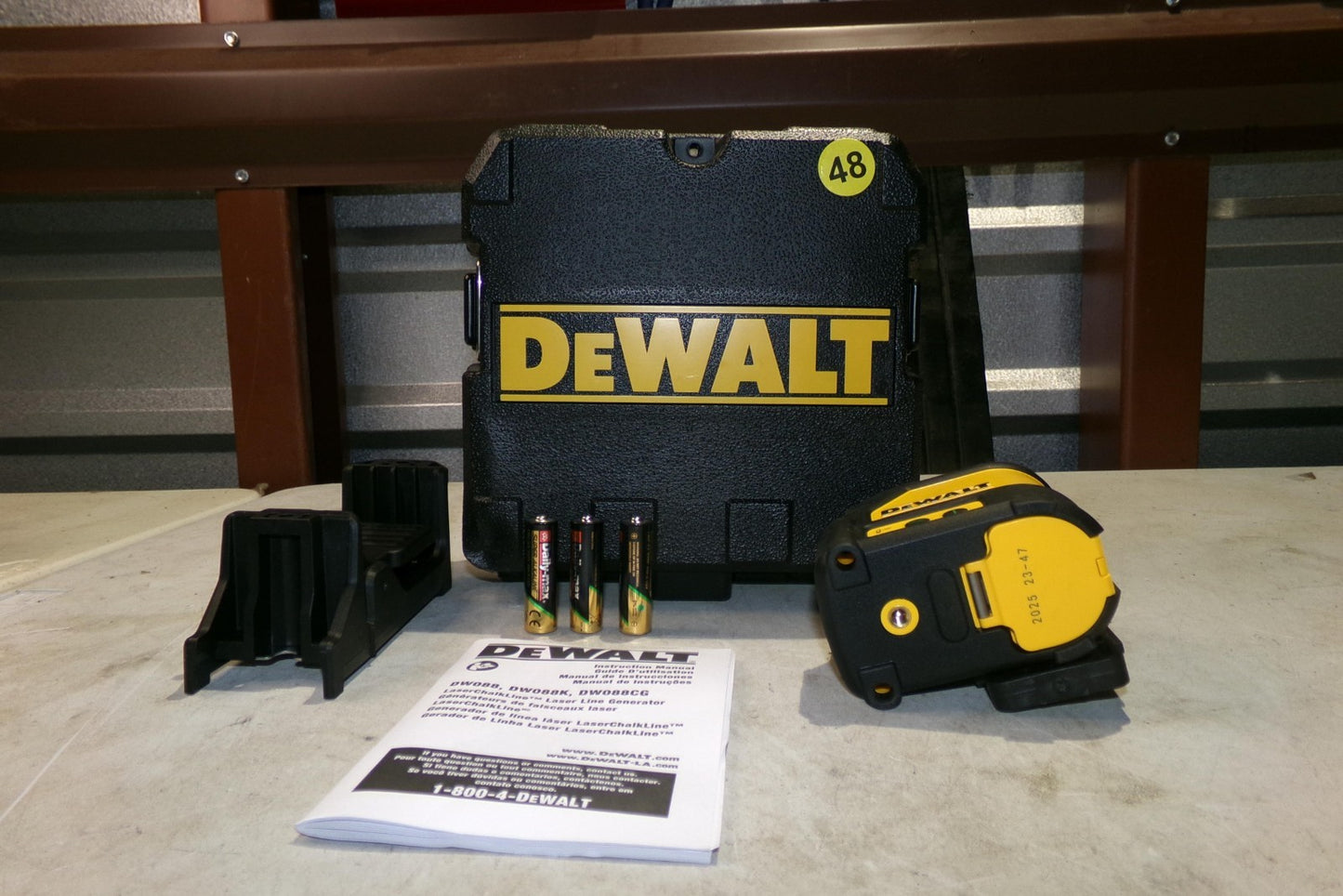 DEWALT DW088CG Green SelfLevelling Cross Line Laser 487