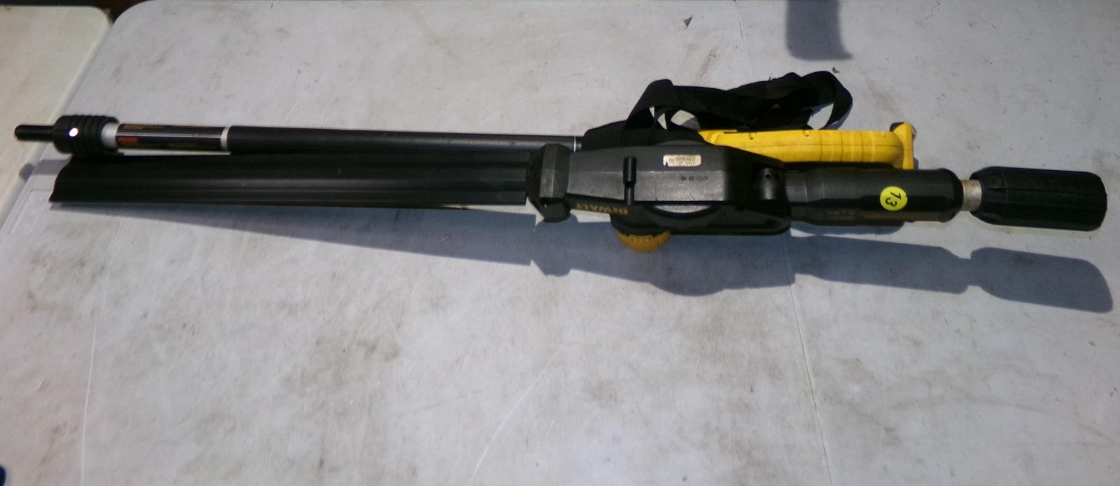 DEWALT DCPH820 20V MAX* 22 in. Cordless Pole Hedge Trimmer7