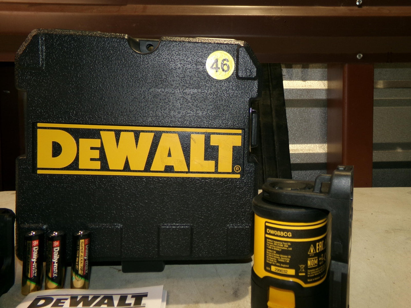 DEWALT DW088CG Green SelfLevelling Cross Line Laser 461