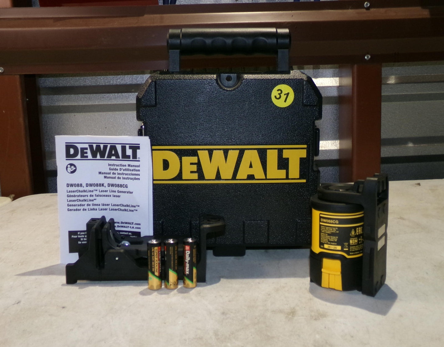 DEWALT DW088CG Green SelfLevelling Cross Line Laser 312