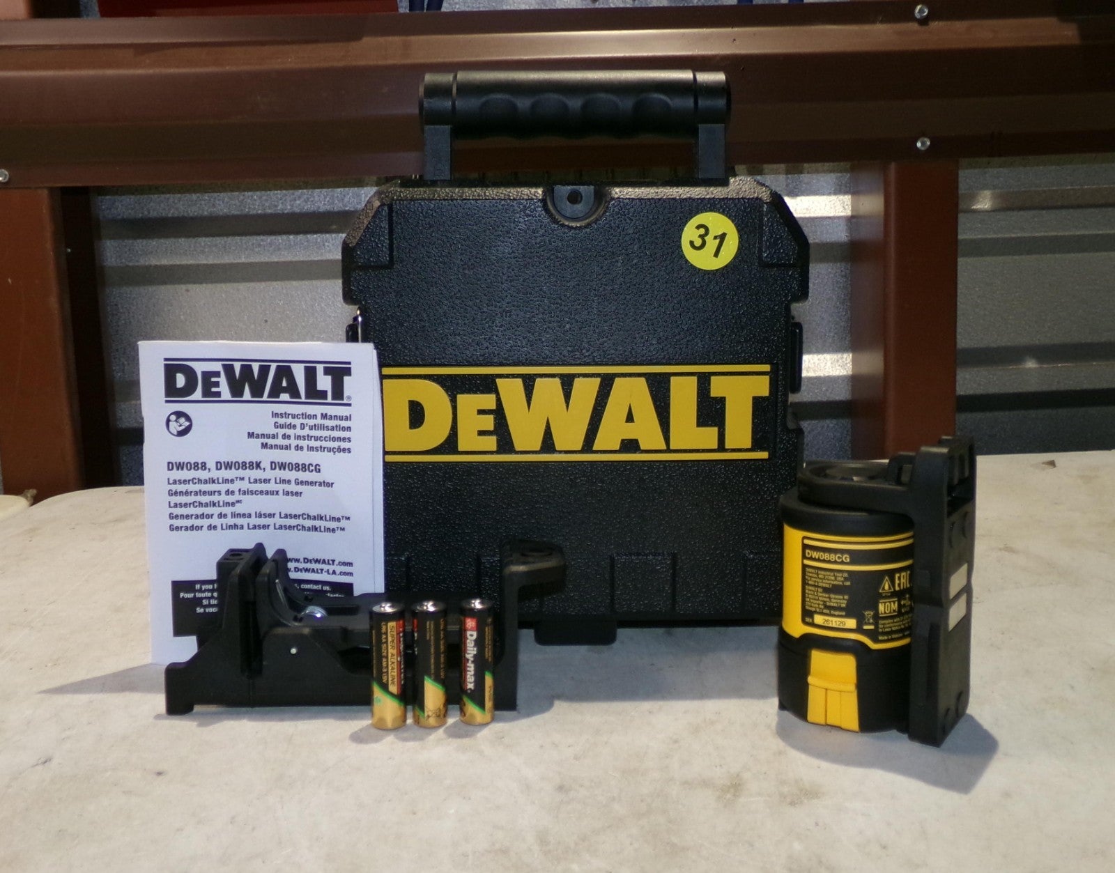 DEWALT DW088CG Green SelfLevelling Cross Line Laser 312