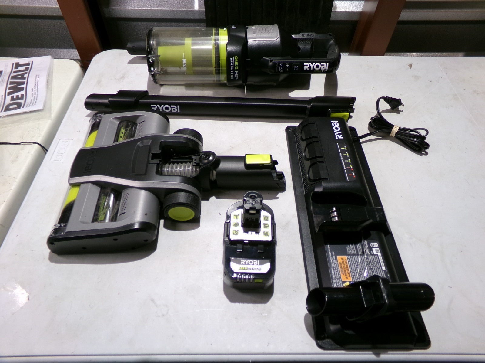 RYOBI 18V Cordless Advanced Whisper Series Stick Vaccum (PBLSV719)  +Battery  82