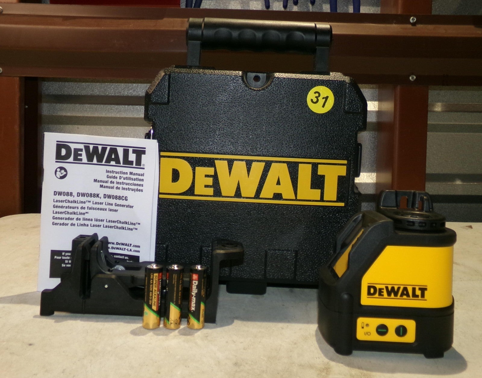 DEWALT DW088CG Green SelfLevelling Cross Line Laser 313