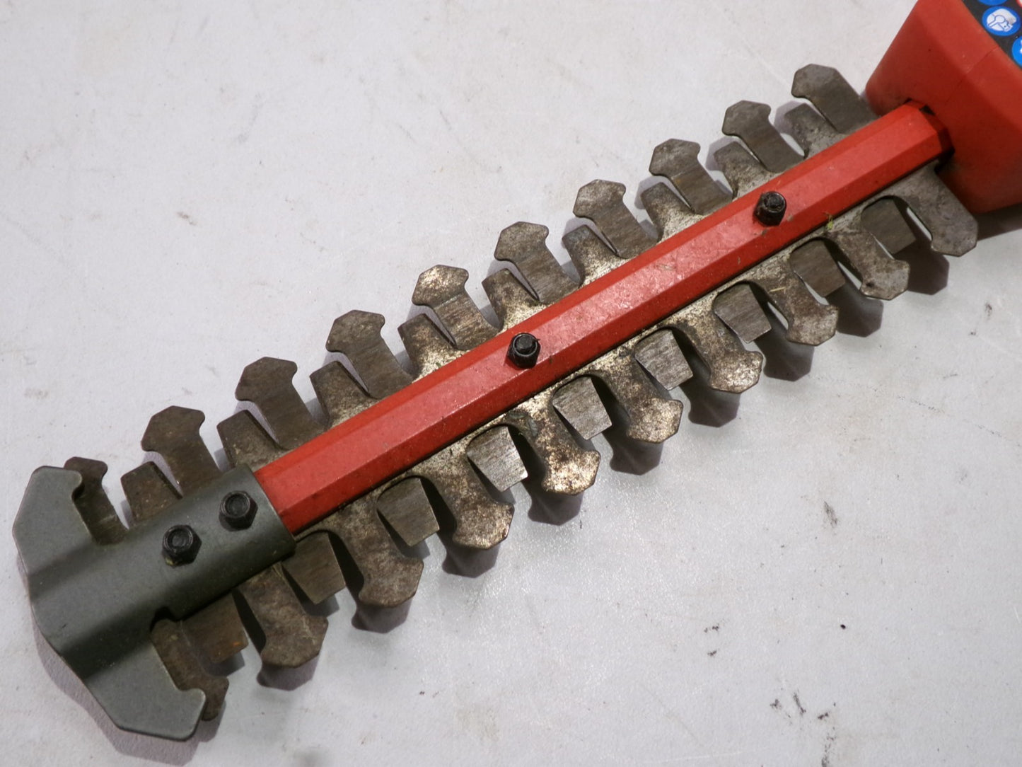 Milwaukee M12 Fuel 12V Hedge Trimmer  Red (253320)2