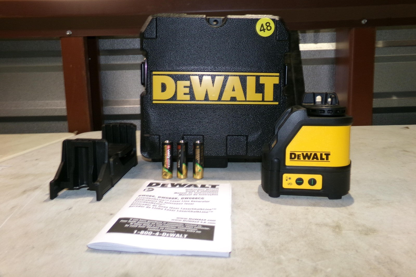 DEWALT DW088CG Green SelfLevelling Cross Line Laser 483