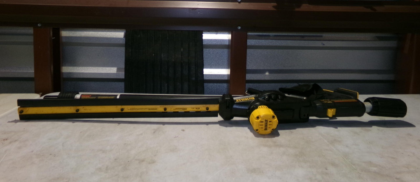 DEWALT DCPH820 20V MAX* 22 in. Cordless Pole Hedge Trimmer4