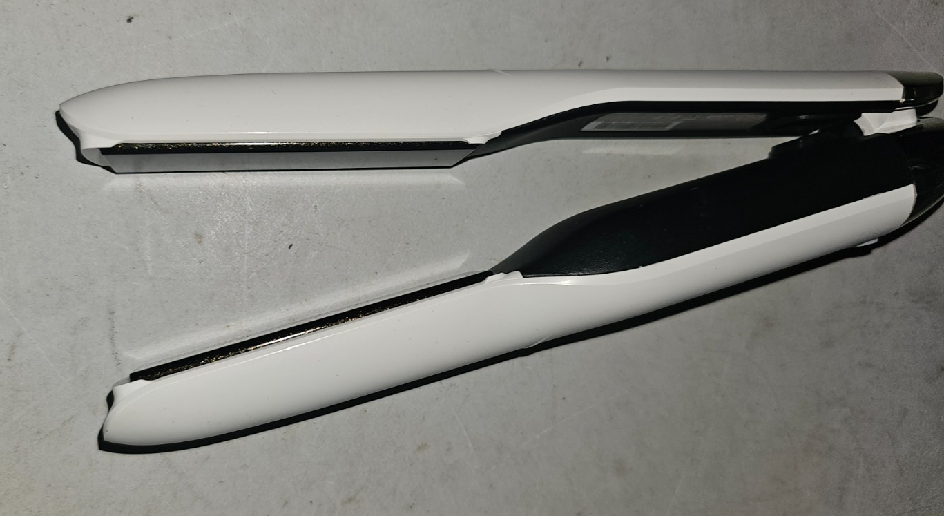 ghd Unplugged USBC Rechargeable Flat Iron Styler  White2