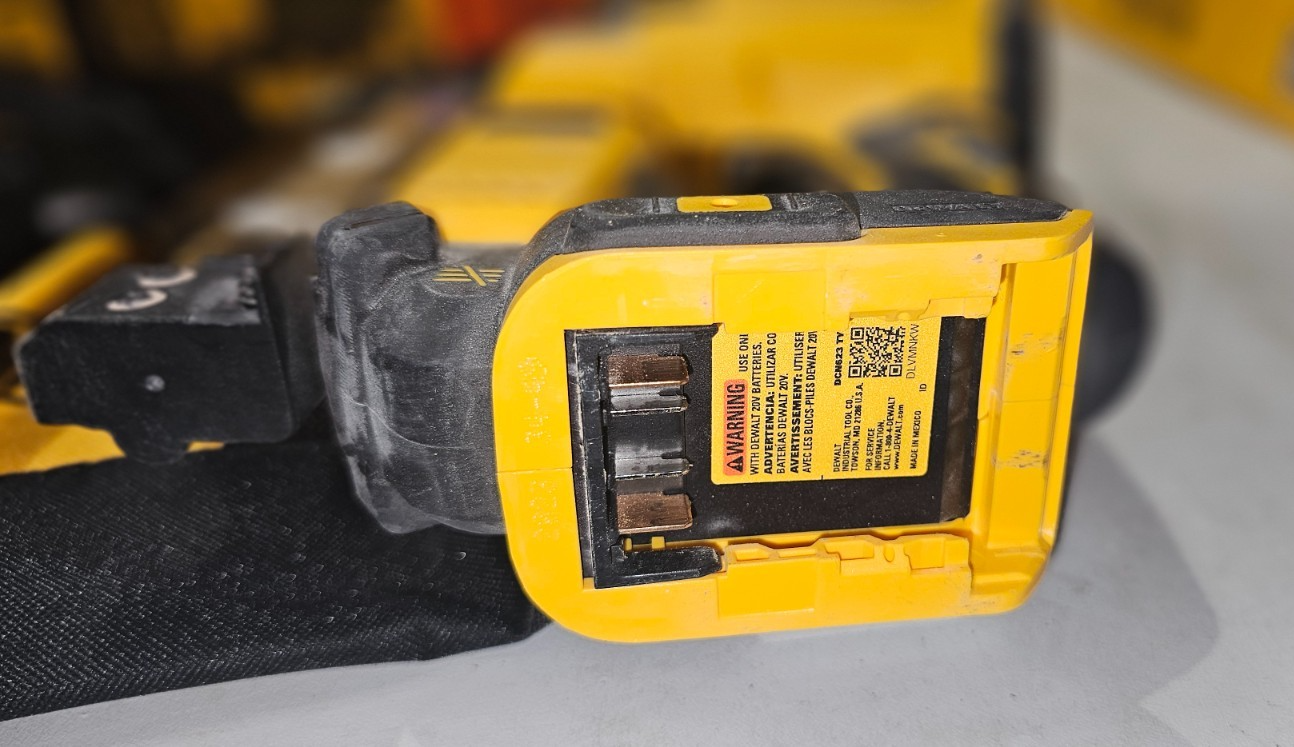 DEWALT Atomic Compact 20V MAX Brushless Cordless 23 Gauge Pin Nailer (Bare Tool)2