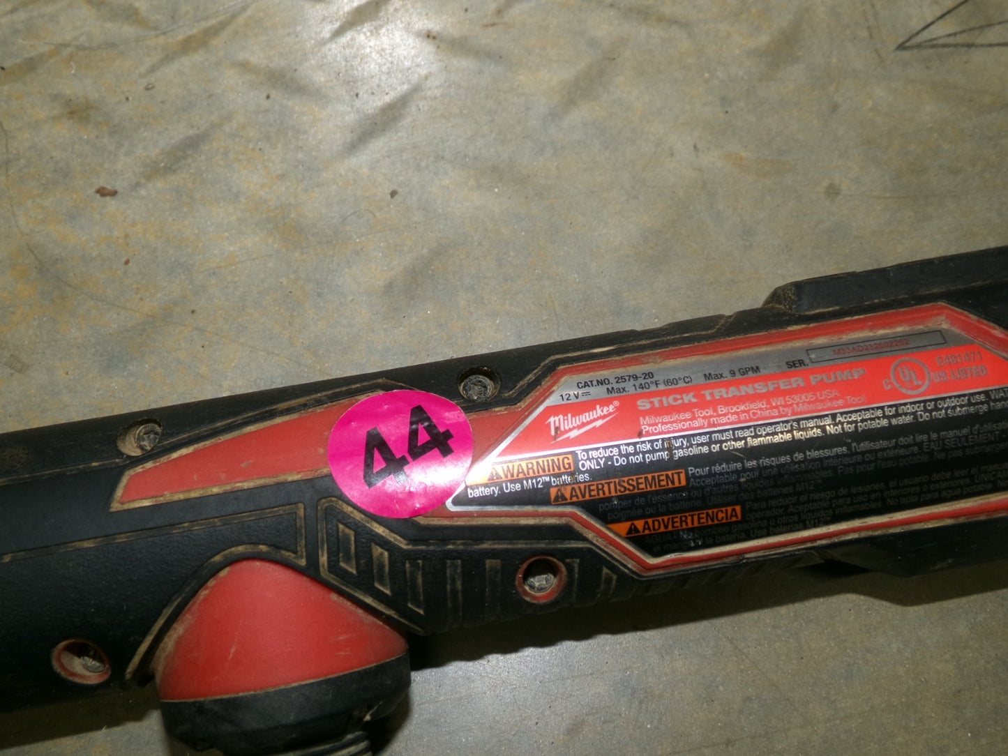 Milwaukee 257920 M12 Cordless Stick Transfer Pump7