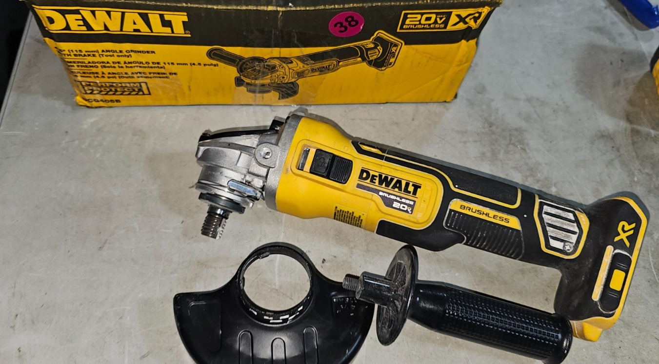 DEWALT DCG405 20V MAX* 41/2 in. Angle Grinder (Tool Only)2