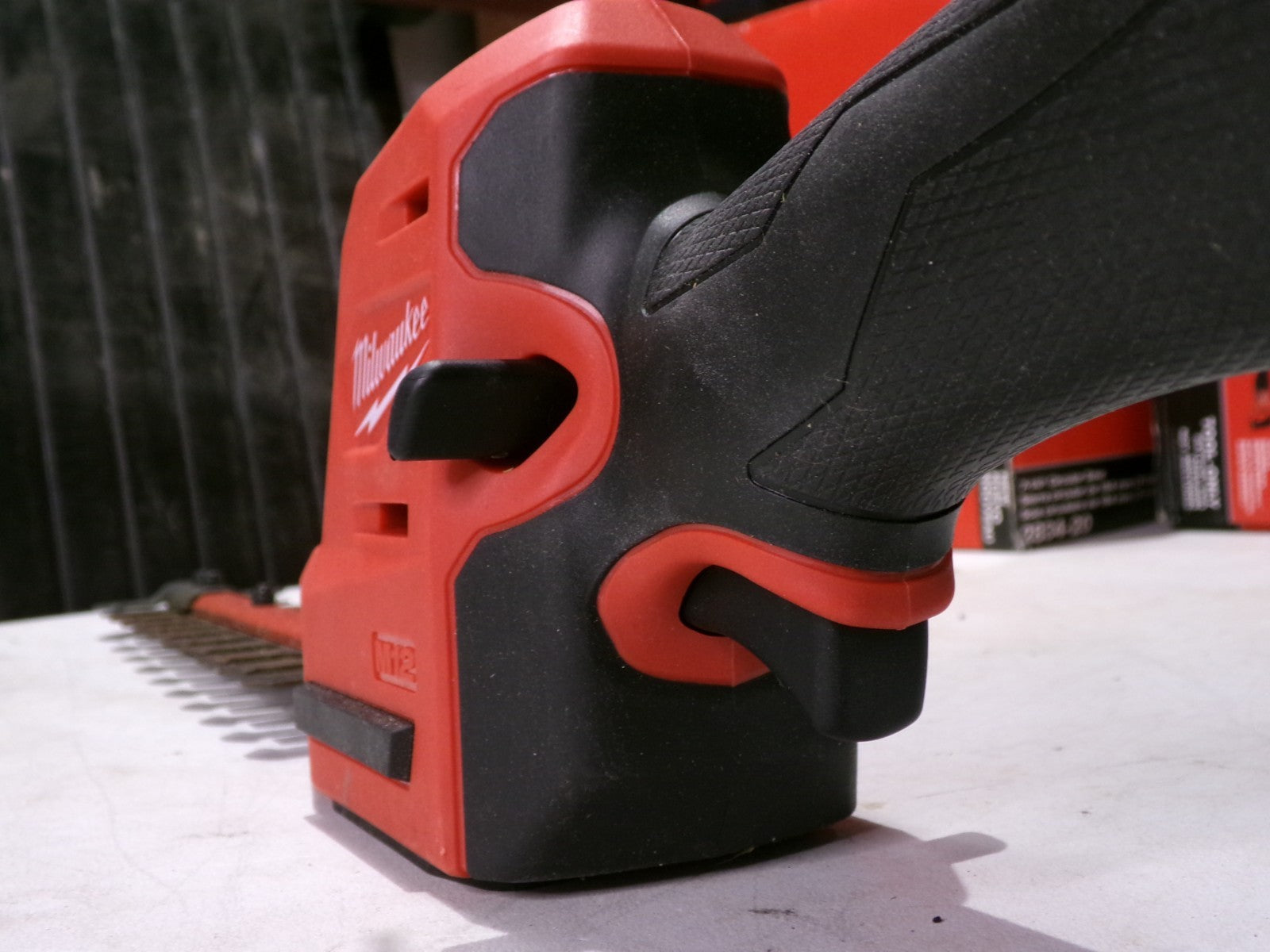 Milwaukee M12 Fuel 12V Hedge Trimmer  Red (253320)3