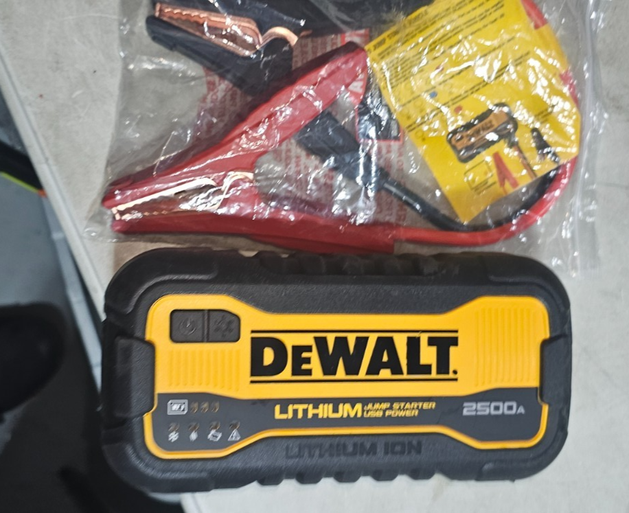 DEWALT DXAELJ25 2500 Peak Amp Portable Lithium Jump Starter0
