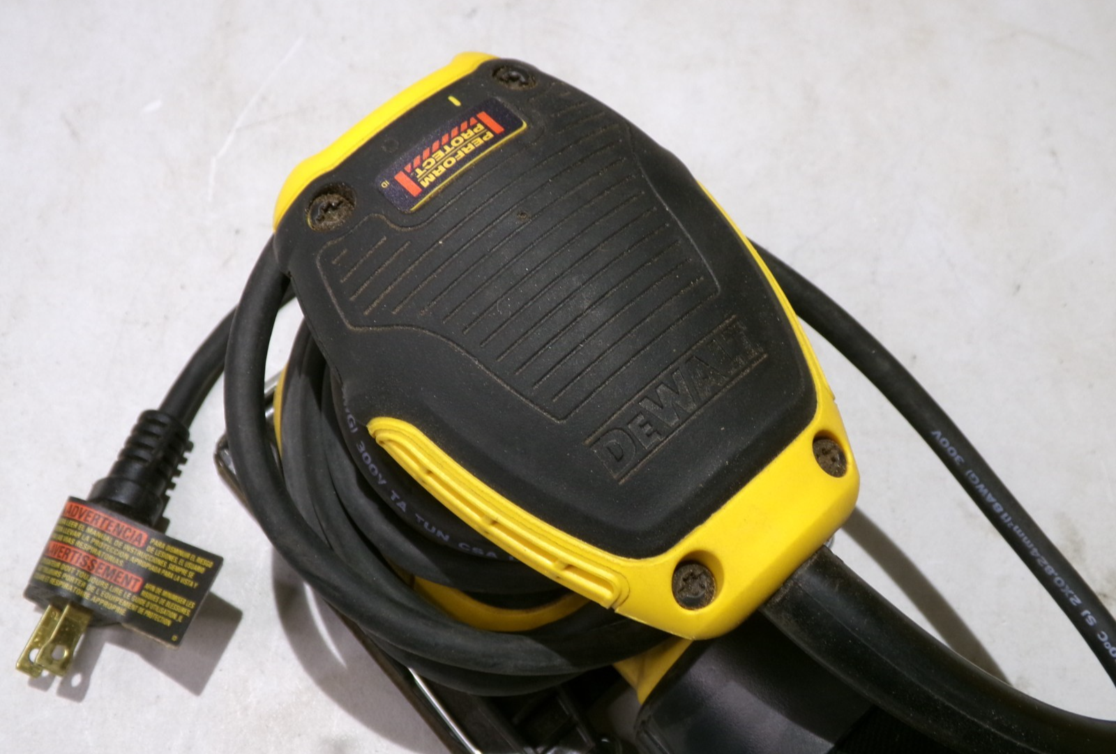 DEWALT DWE6411 Corded Electric Palm Sander  Tool Only2
