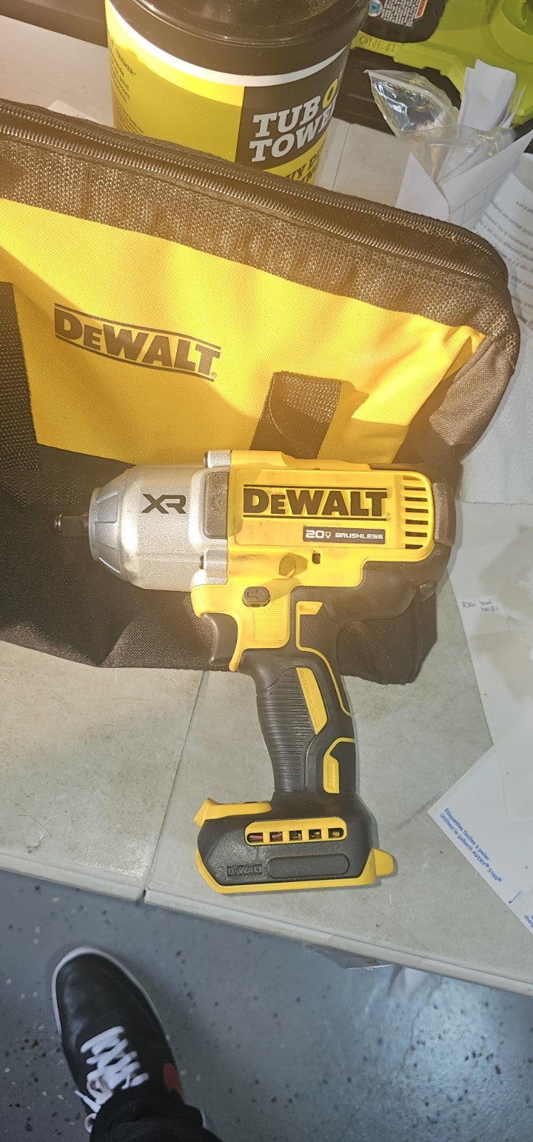 DEWALT DCF900B 20V 1/2inch Impact Wrench with Bag1