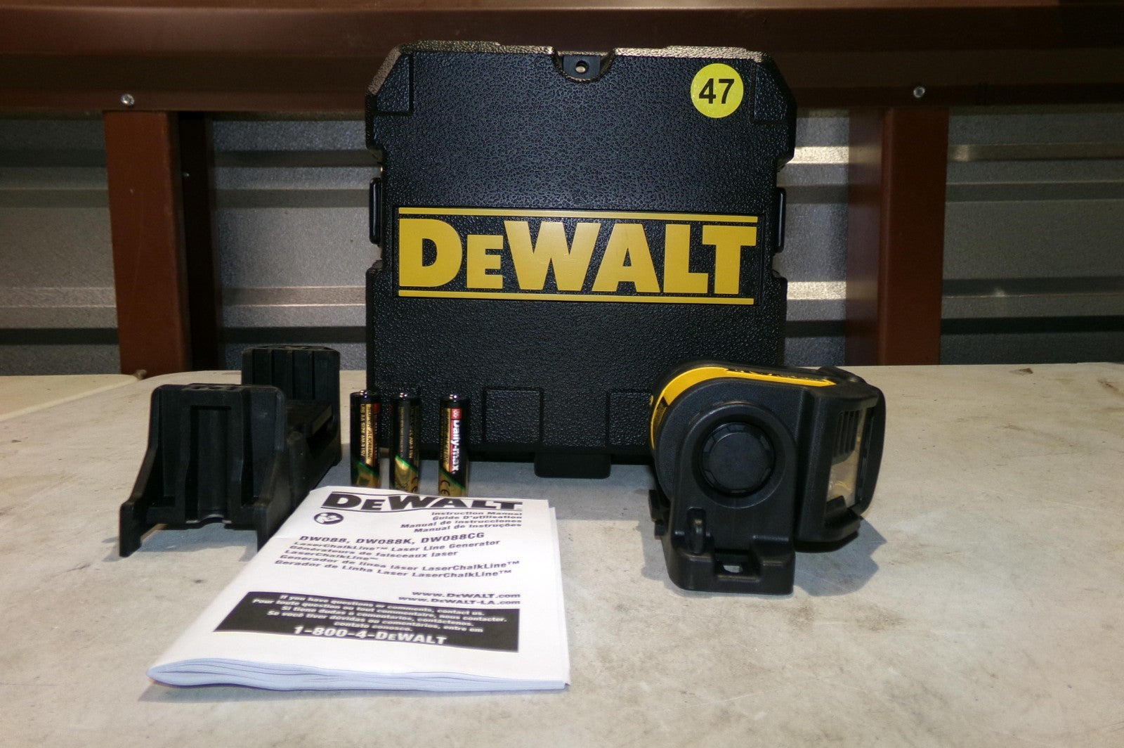 DEWALT DW088CG Green SelfLevelling Cross Line Laser 476