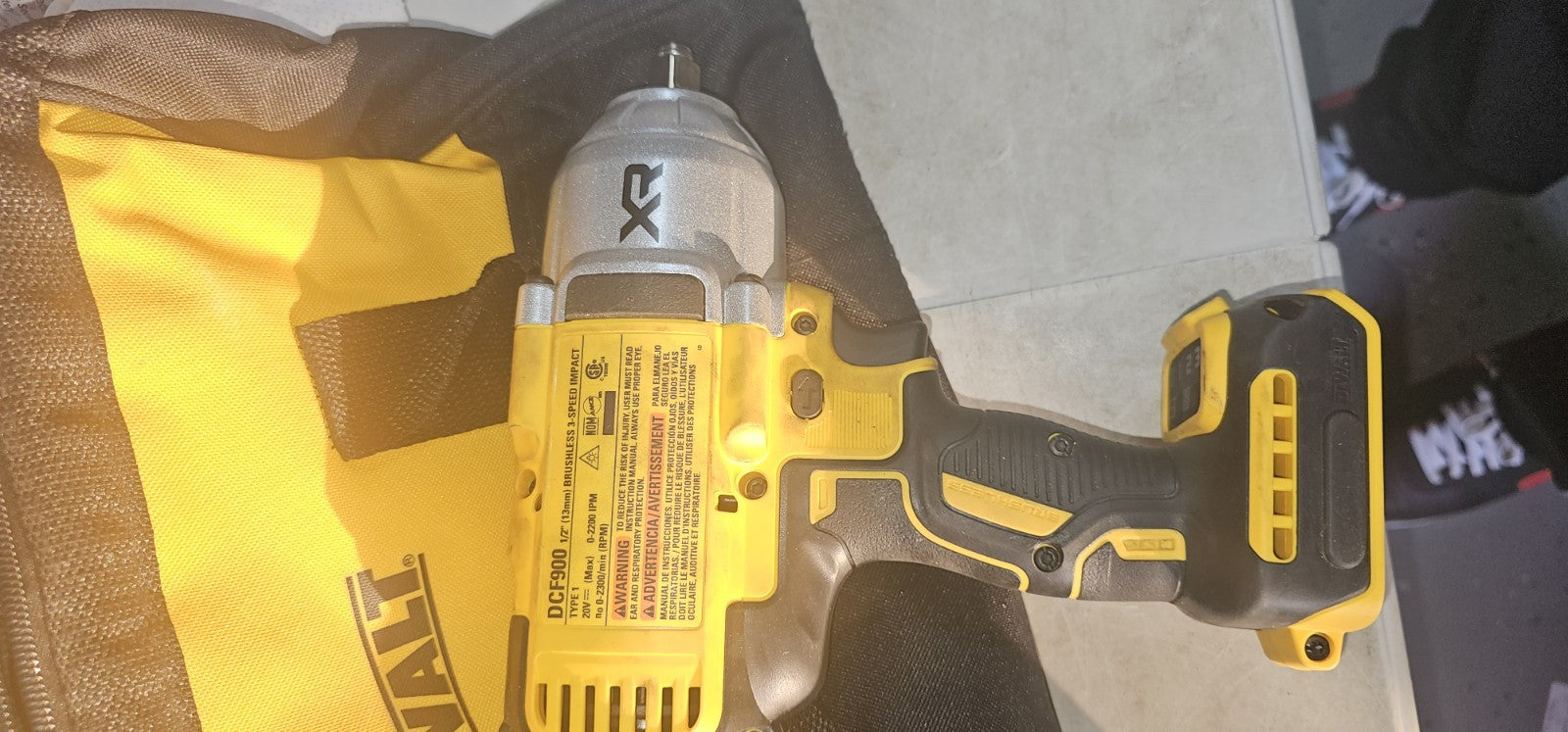 DEWALT DCF900B 20V 1/2inch Impact Wrench with Bag2