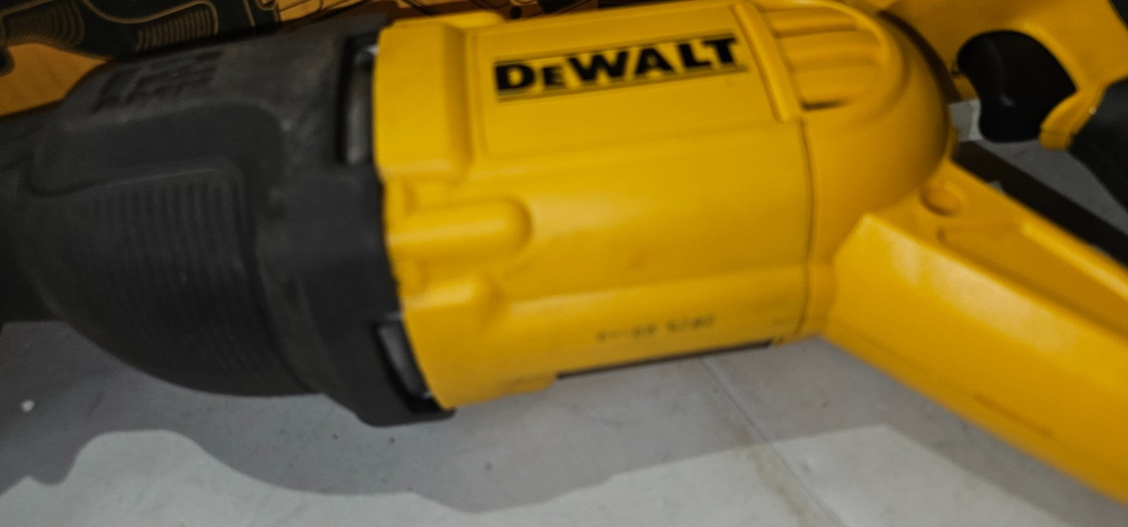 Dewalt DWE305 12 Amp Reciprocating Saw Tool Only2