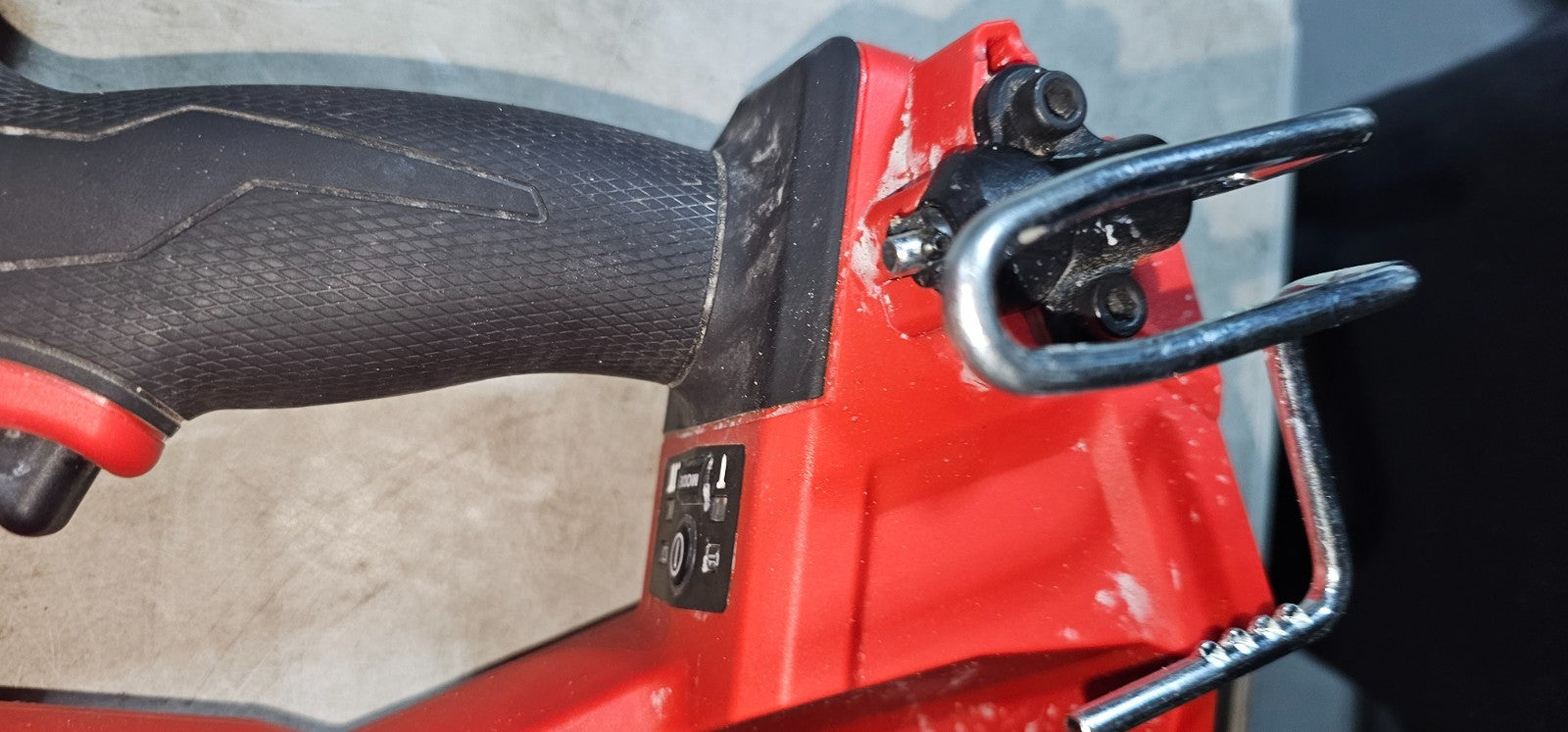 Milwaukee 290920 M18 FUEL Coil Roofing Nailer4