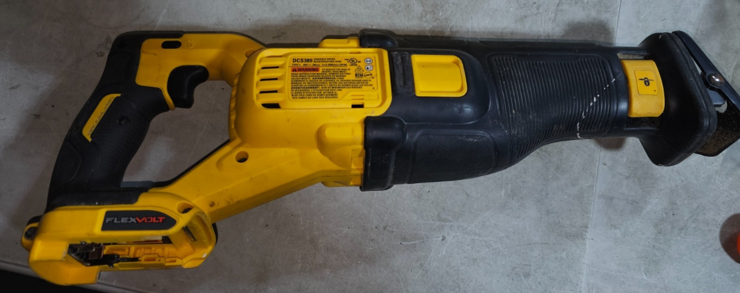 DeWalt DCS389 60V MAX* Brushless Cordless Reciprocating Saw2