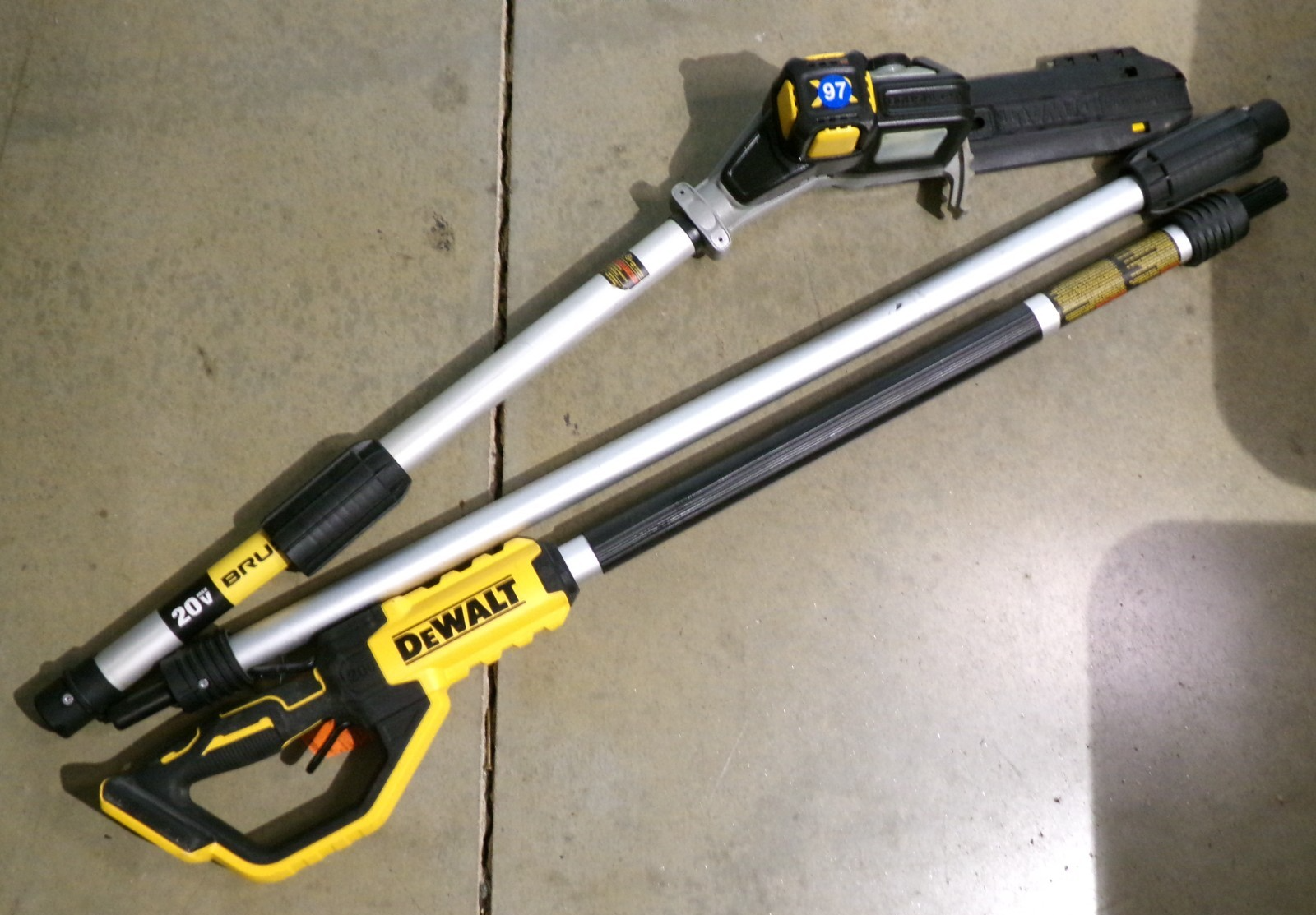 DEWALT 20V MAX* XR Brushless Cordless Pole Saw DCPS6201