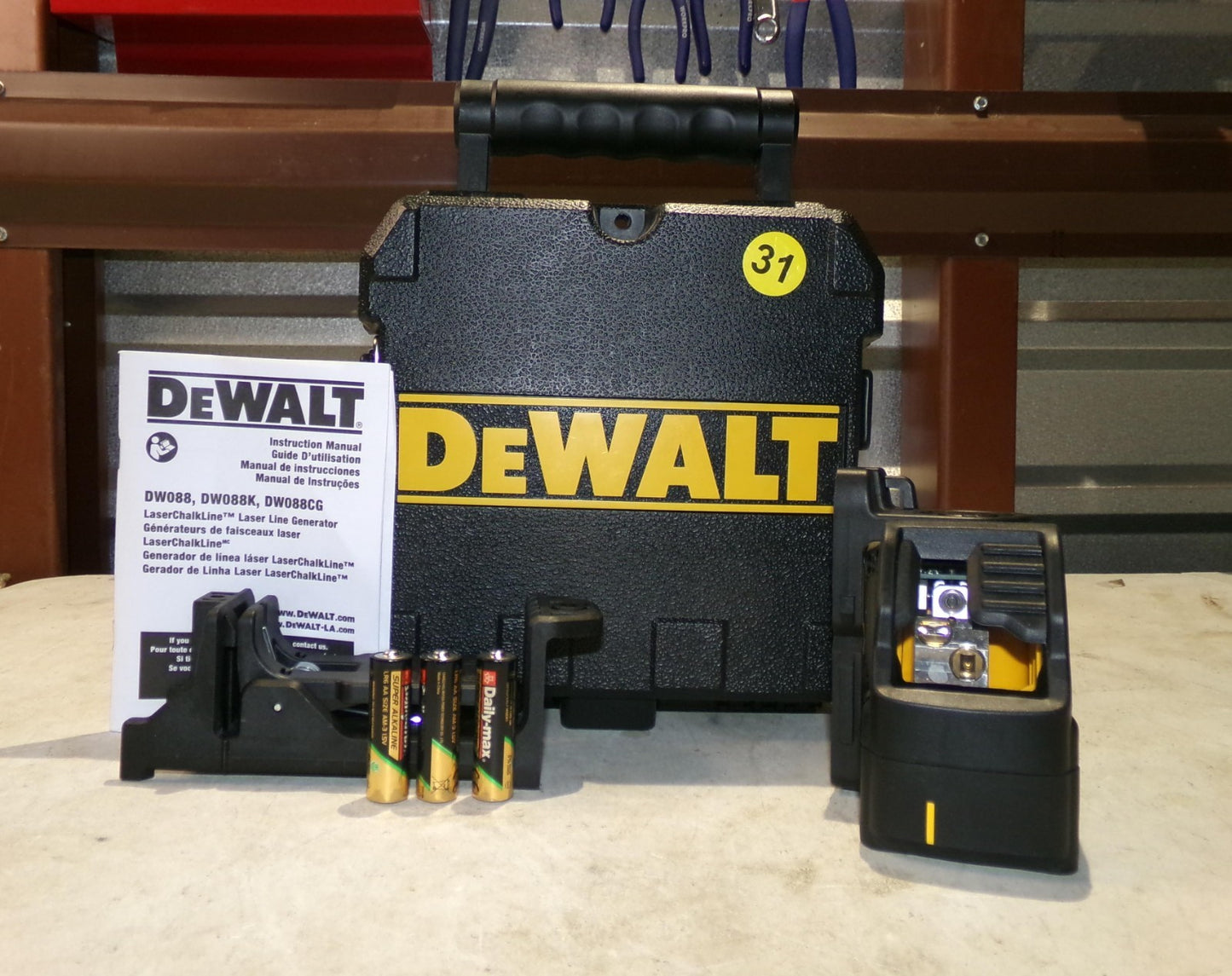 DEWALT DW088CG Green SelfLevelling Cross Line Laser 314