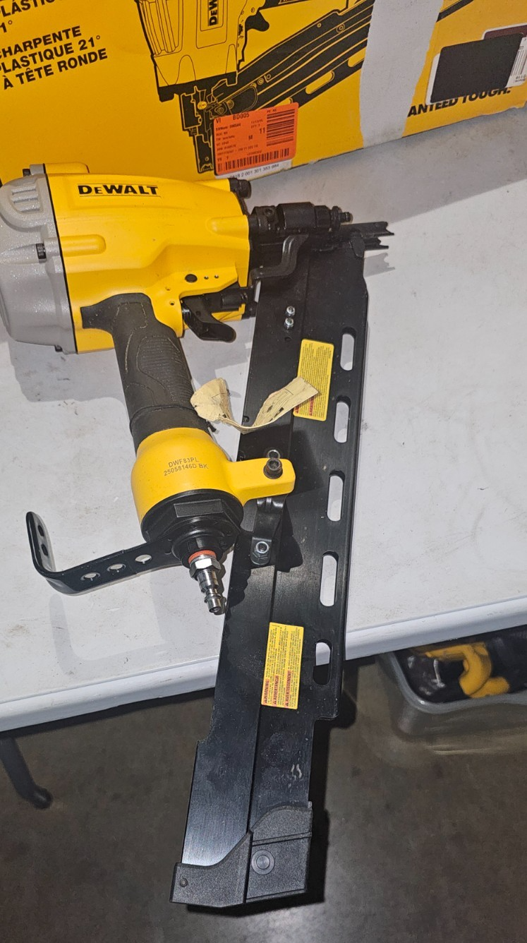 DEWALT DWF83PL 21 Degree Pneumatic Strip Framing Nail7