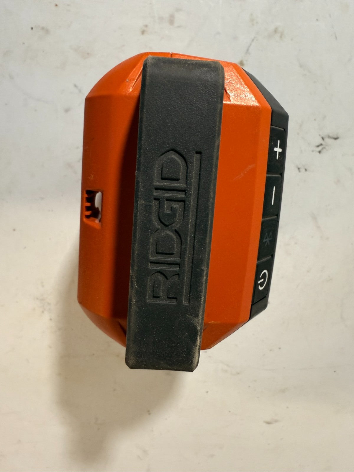 7636055