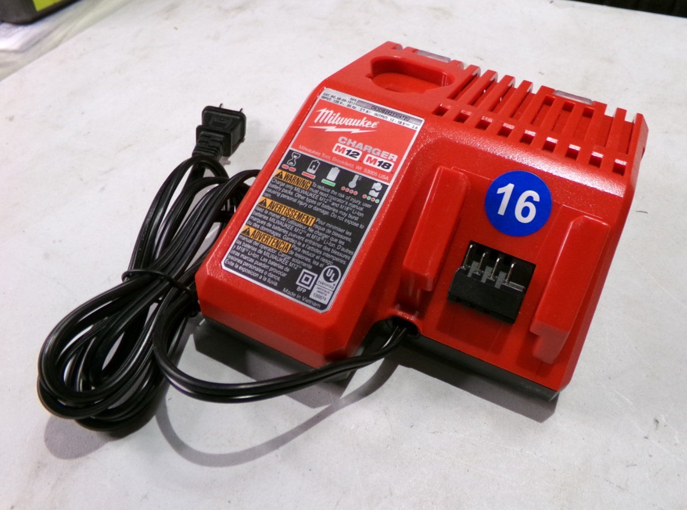 Milwaukee  M18 & M12 MultiVoltage Charger 485918120