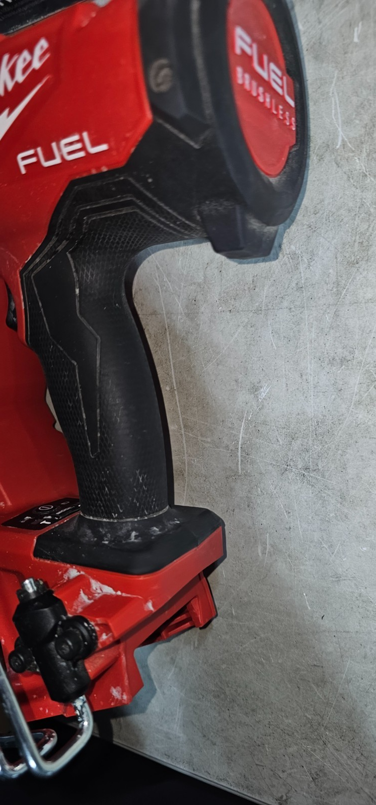 Milwaukee 290920 M18 FUEL Coil Roofing Nailer5