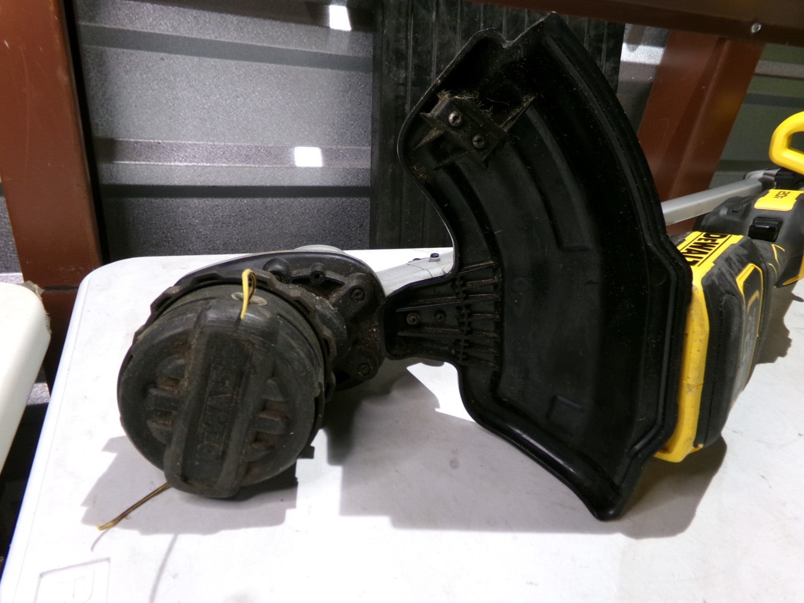 DEWALT DCST922B 20V MAX 14 inch Cordless Folding String Trimmer 782