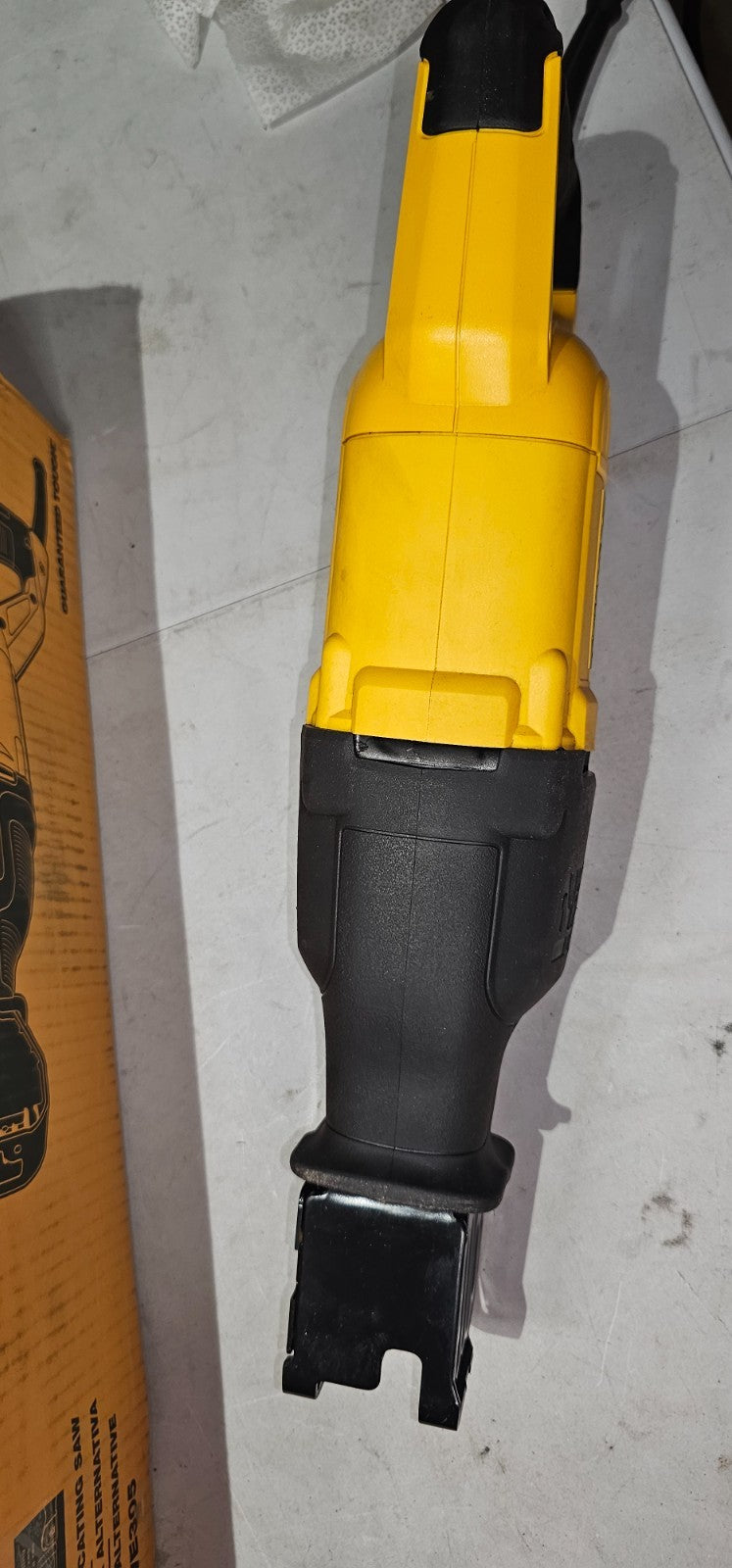 Dewalt DWE305 12 Amp Reciprocating Saw Tool Only4