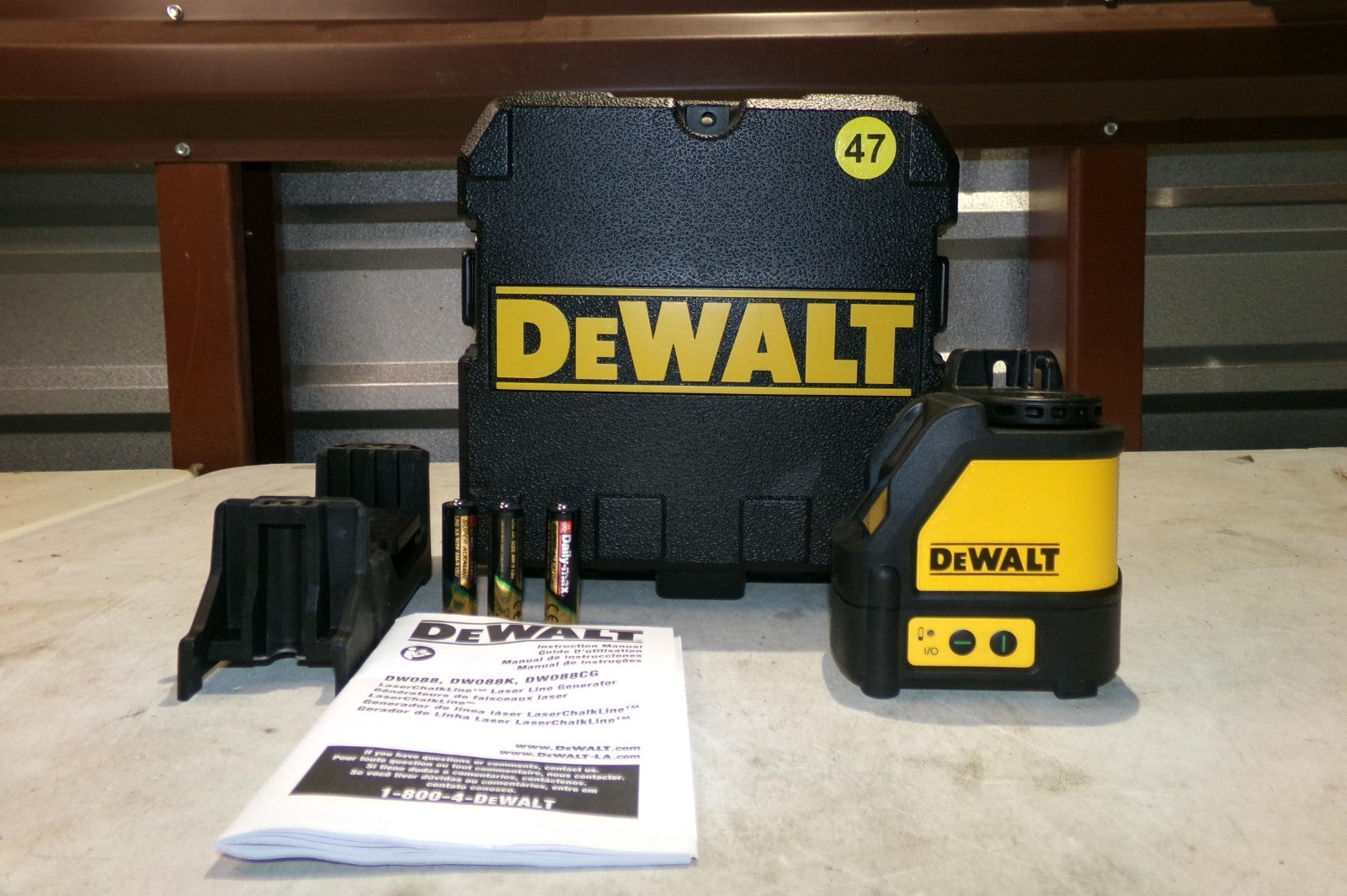 DEWALT DW088CG Green SelfLevelling Cross Line Laser 473