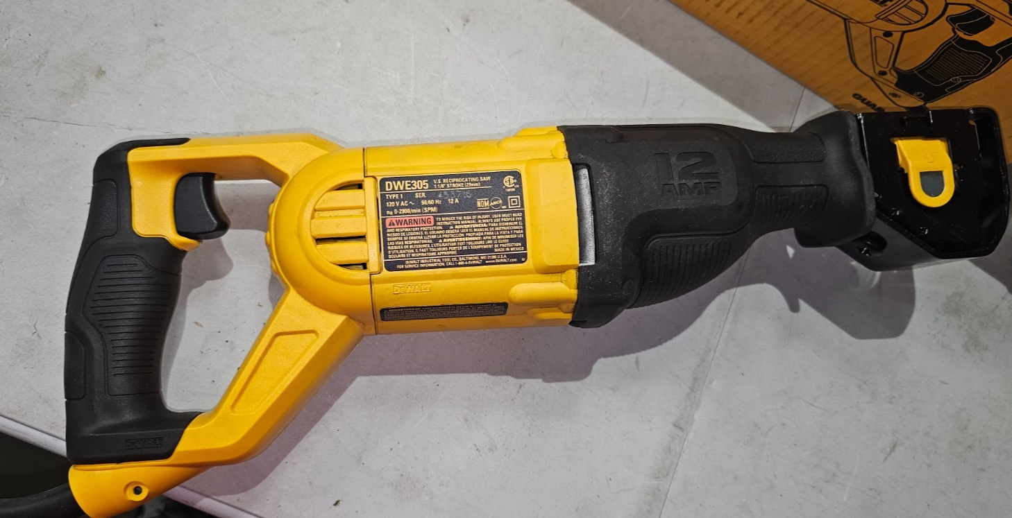 Dewalt DWE305 12 Amp Reciprocating Saw Tool Only5