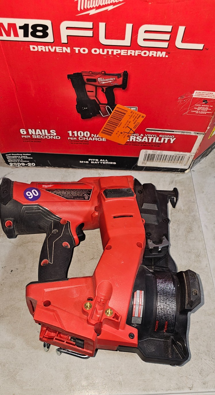 Milwaukee 290920 M18 FUEL Coil Roofing Nailer1
