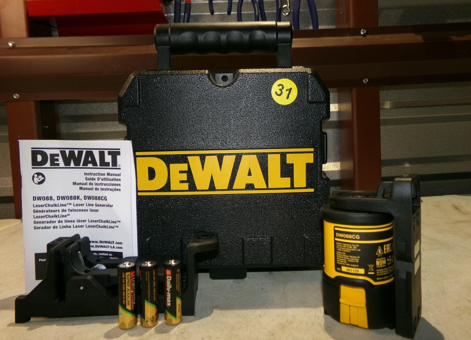 DEWALT DW088CG Green SelfLevelling Cross Line Laser 311