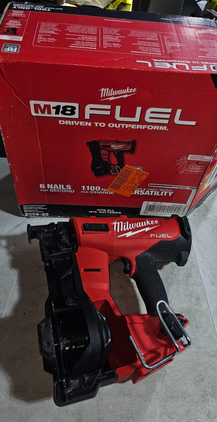Milwaukee 290920 M18 FUEL Coil Roofing Nailer2
