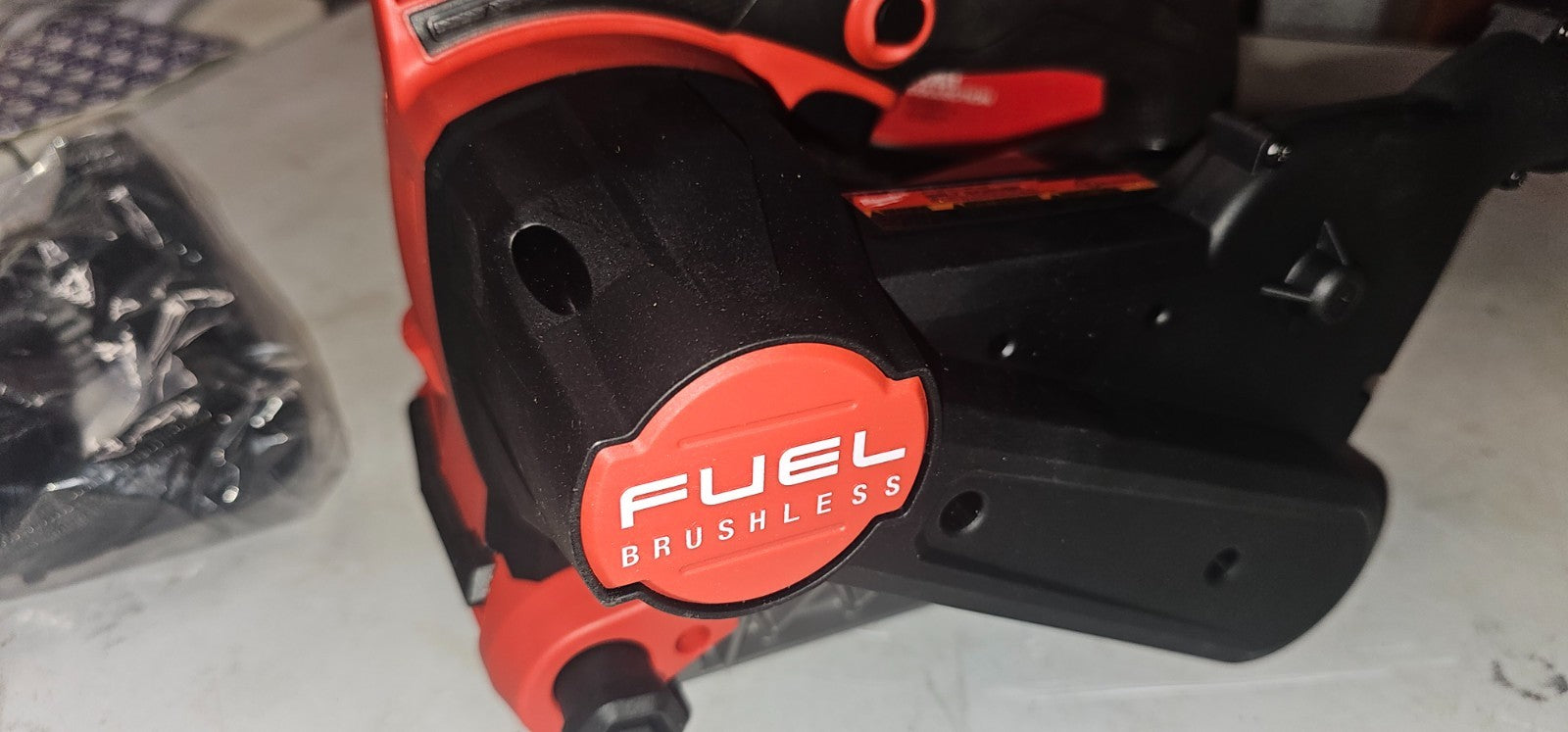 Milwaukee 283220 405W M18 FUEL 3"x18" Belt Sander2