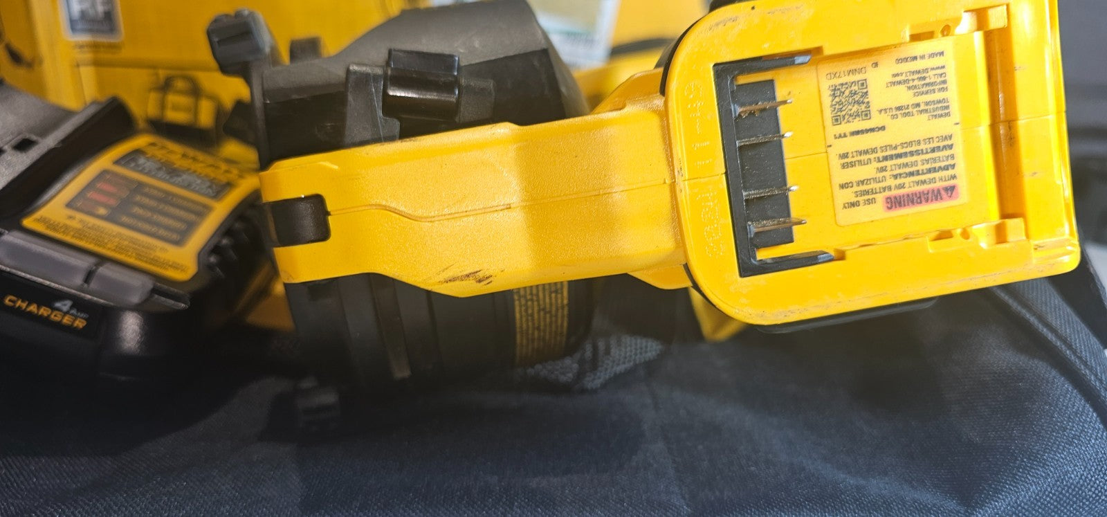 DEWALT DCN45R 18V XR Cordless Roofing Coil Nail Gun BAG AND CHARGE4